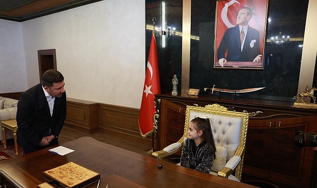 baskan rasim ari 23 nisanda koltugu cocuklara devretti