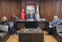 baskan sezer sampiyon milli yuzucu gokalpi tebrik etti