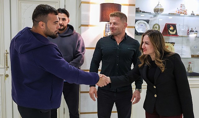 Başkan Vekili Özdemir başpehlivanları ağırladı 1 baskan vekili ozdemir baspehlivanlari agirladi