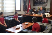 baskanlik koltuguna mehmet emir yigit oturdu