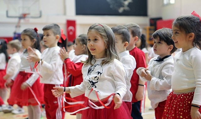 bayraklida 23 nisan programlari cocuklarin yogun katilimiyla devam ediyor