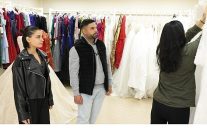 bayraklida evlenecek ciftlere anlamli destek