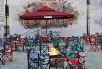 bayrampasada by kafe acildi ibrahim akin gencleri ates basinda sohbete davet etti