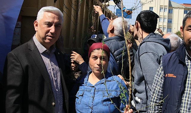 bergamadan uretime buyuk destek ahlat agaclari asilandi binlerce fidan dagitildi