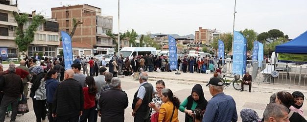 binlerce fide kusadasi ve incirliova ilcelerinde vatandaslarla bulustu