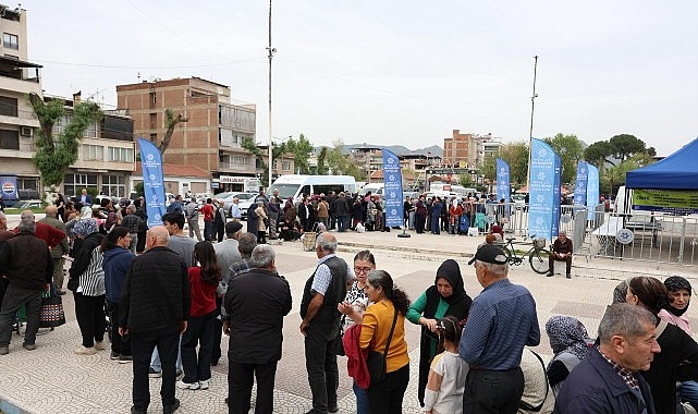 binlerce fide kusadasi ve incirliova ilcelerinde vatandaslarla bulustu