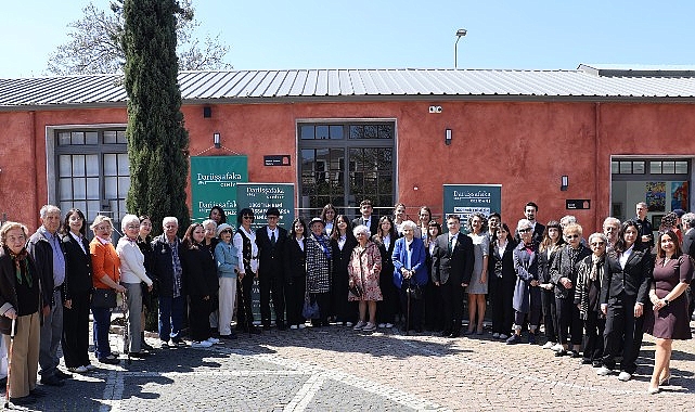 bir tuval iki nesil resim sergisi urladamda ziyarete acildi