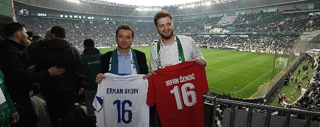 bursaspor tribunlerinde kardeslik ve cosku bir arada