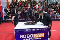 canikte genc mucitler robotlariyla sahneye cikiyor