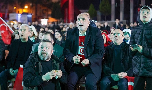 canikte tribun ruhu meydana tasindi dev ekranla milli mac coskusu yasandi