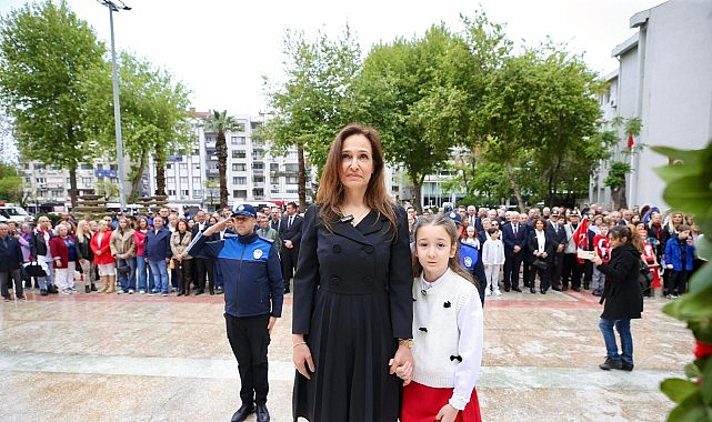 cocuk dostu kent karsiyakada 23 nisan coskusu