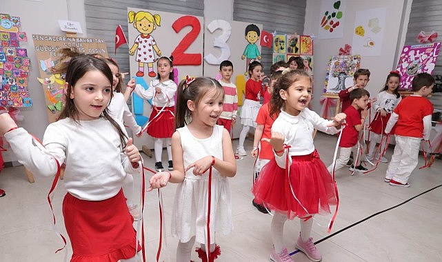 cocuklar 23 nisani osmangazide coskuyla kutladi