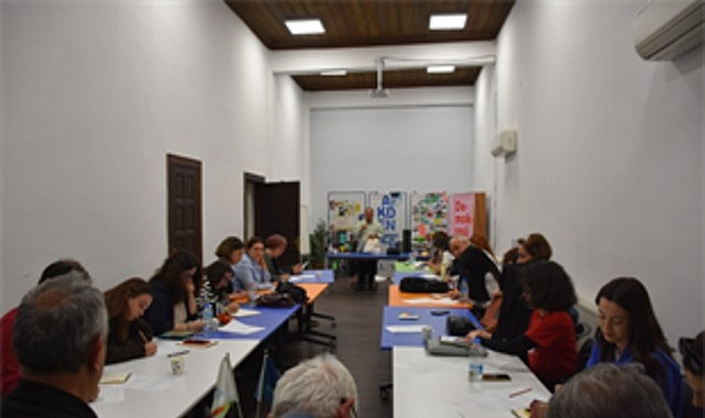 demokrasi okulunda kentsel politikalar konusuluyor