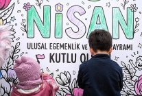 dev kup cocuklarin dunyasi ile renklendi