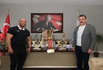 dikili belediyesinin gururu yilmaz acar sampiyonluga doymuyor