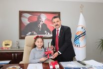 dikilide 23 nisan coskusu sokaklara tasti