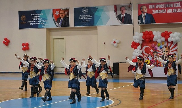 edremitte 23 nisan coskuyla kutlandi