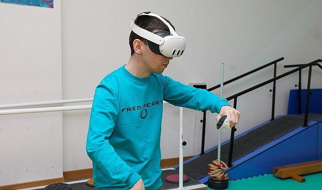 engelsiz yasam merkezinde fizik tedaviye sanal gerceklik destegi