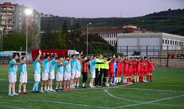 gemlikte isci bayrami heyecani yesil sahaya tasindi