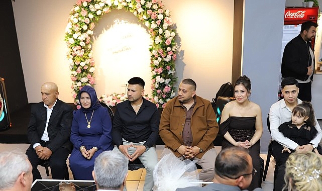 genc ciftin yuzuklerini baskan topaloglu takti