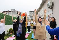 gulsah durbay kadin danisma merkezinde yoga heyecani