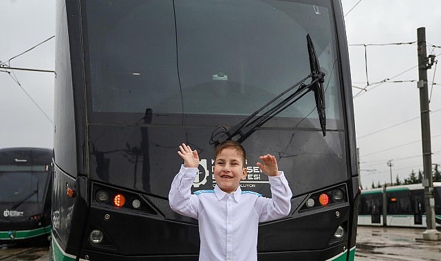 Hayal etti, 6 yaşında vatman oldu 1 hayal etti 6 yasinda vatman oldu