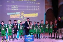 ilkokullar arasi futbol turnuvasinda kupa toreni yapildi