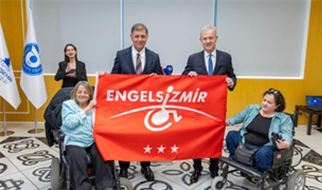 izmir ticaret odasinda kirmizi bayrak gururu