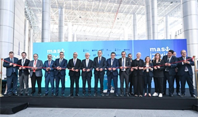 izmirde denizcilik ruzgari mast boat show kapilarini acti