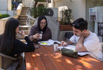 izmirin kutuphaneleri genclere iyi geldi