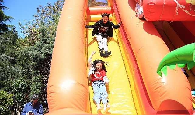 kadikoyde 23 nisan karnavali dort parkta yuzlerce etkinlik