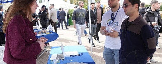 kariyer gununde ogrenciler firmalarla bir araya geldi