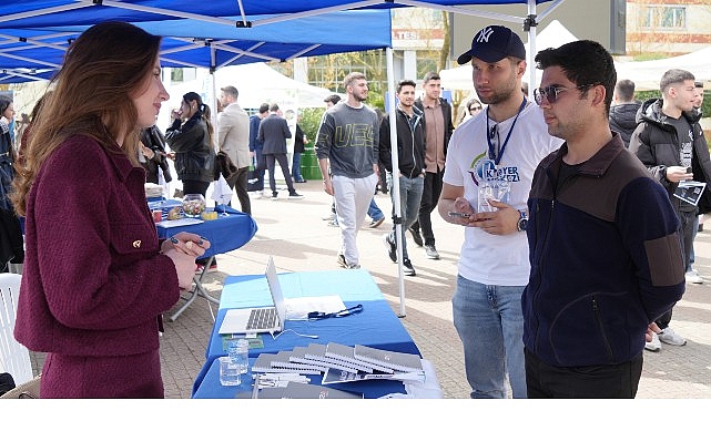 kariyer gununde ogrenciler firmalarla bir araya geldi