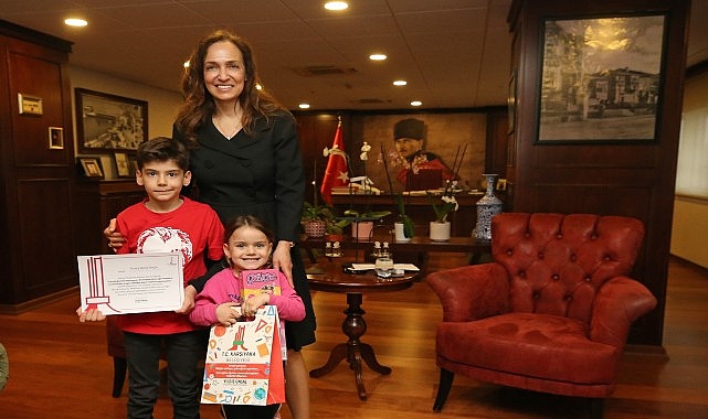 karsiyaka belediyesi yilin kitap tutkunlarini secti