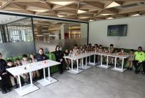 kartepe kutuphanesinde anlamli polis haftasi kutlamasi