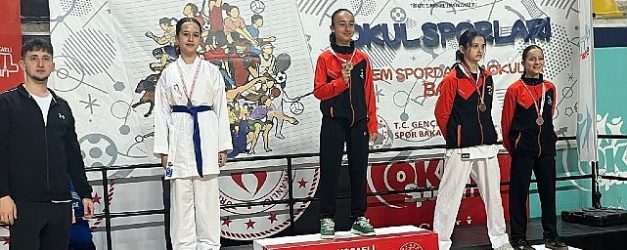 kartepenin karateci yildizlarindan madalya yagmuru