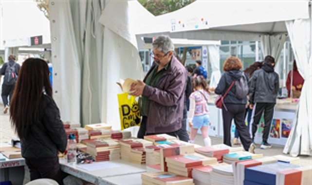 kentin hafizasindan gelecegine uzanan yayinlar izmir kitap fuarinda