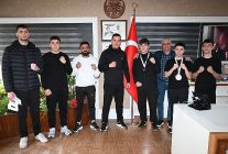 kick boks sporculari basarilarini baskan topaloglu ile paylasti