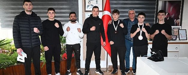 kick boks sporculari basarilarini baskan topaloglu ile paylasti