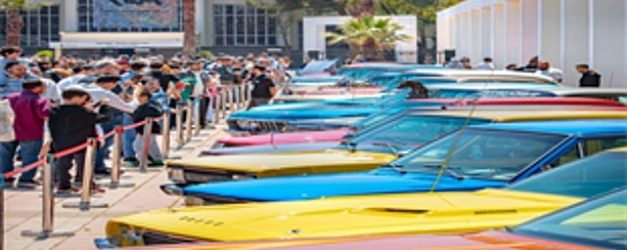 klasik otomobil sergisi ziyaretcilerini zaman yolculuguna cikardi