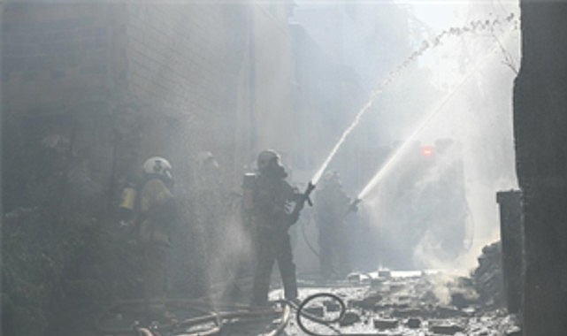 konakta bina yangini kontrol altina alindi