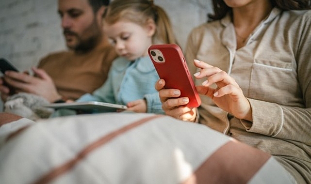 kontrolsuz ekran kullanimi psikolojimizi nasil etkiliyor