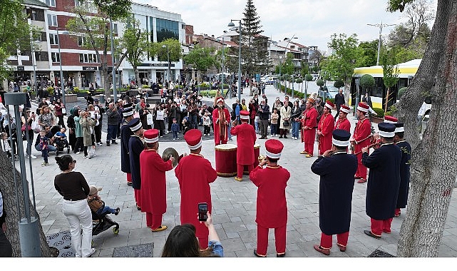 konya buyuksehir mehter takimi ile sehrin meydanlarinda mehter coskusu suruyor