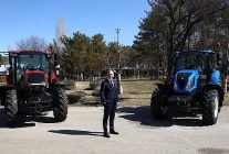 konya tarim fuarinda turktraktor standini ziyaret edenlere new holland t580b kazanma firsati