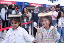 kosa kosa geldiler doyasiya eglendiler