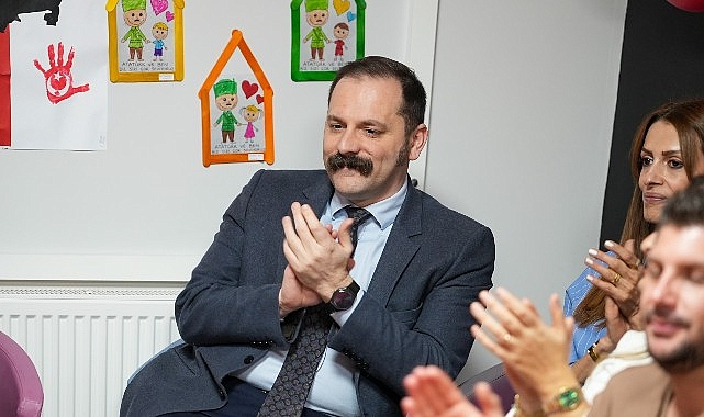 maltepe belediyesinin kreslerinde 23 nisan coskusu