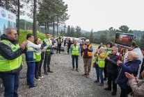 maltepede belediye gonullu is birligiyle ormanlik alan coplerden arindirildi