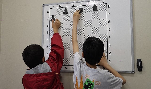 maltepede minik zihinler satrancla gucleniyor