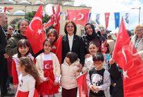 maltepenin cumhuriyet meydaninda 23 nisan coskusu