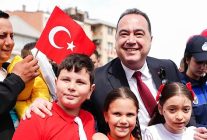 manisada 23 nisan coskusu ve baskan dutluludan anlamli mesaj